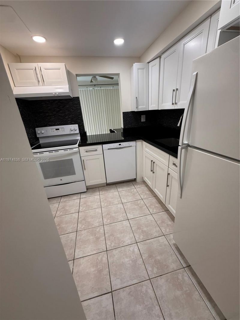 17620 Atlantic Blvd , Unit 217, Sunny Isles Beach, FL 33160 Photo
