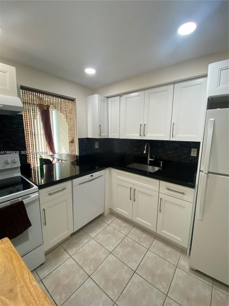 17620 Atlantic Blvd , Unit 217, Sunny Isles Beach, FL 33160 Photo