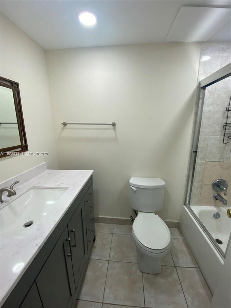 17620 Atlantic Blvd , Unit 217, Sunny Isles Beach, FL 33160 Photo