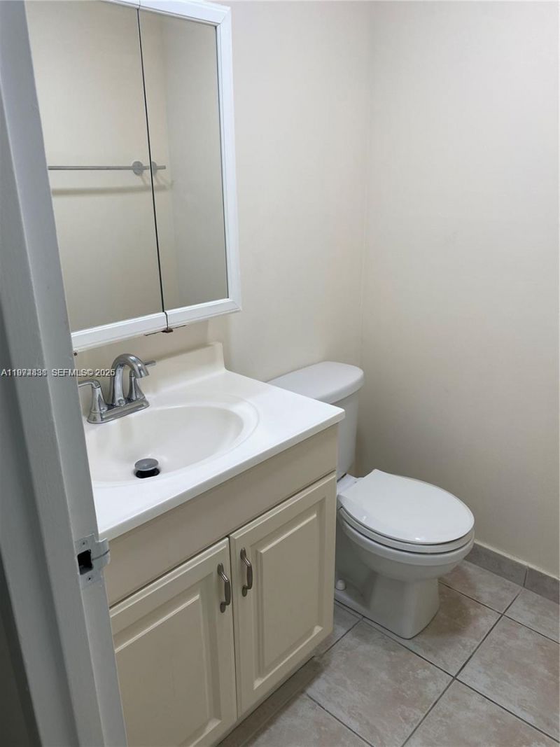 17620 Atlantic Blvd , Unit 217, Sunny Isles Beach, FL 33160 Photo