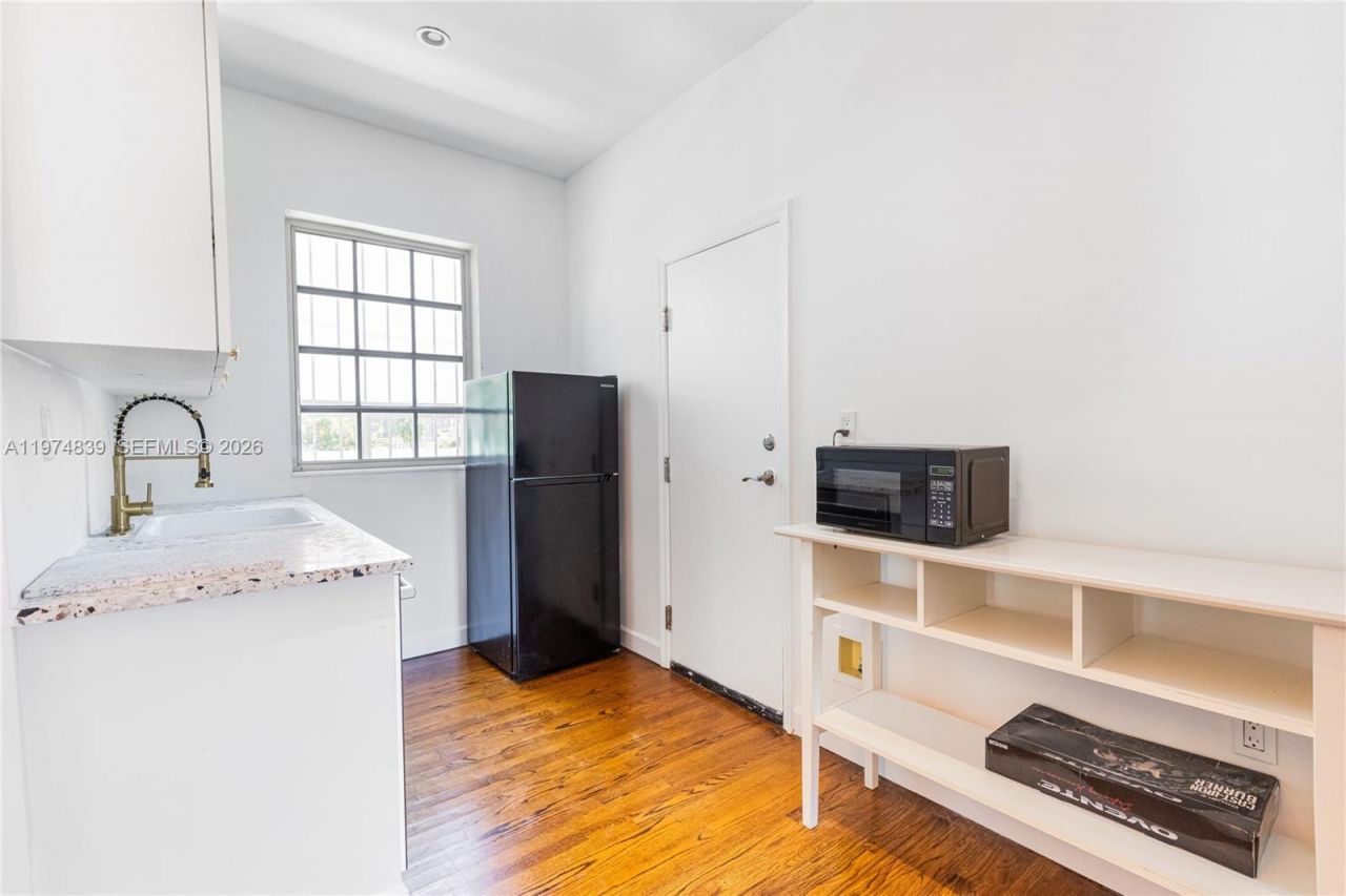 439 15th St , Unit 15, Miami Beach, FL 33139 Photo