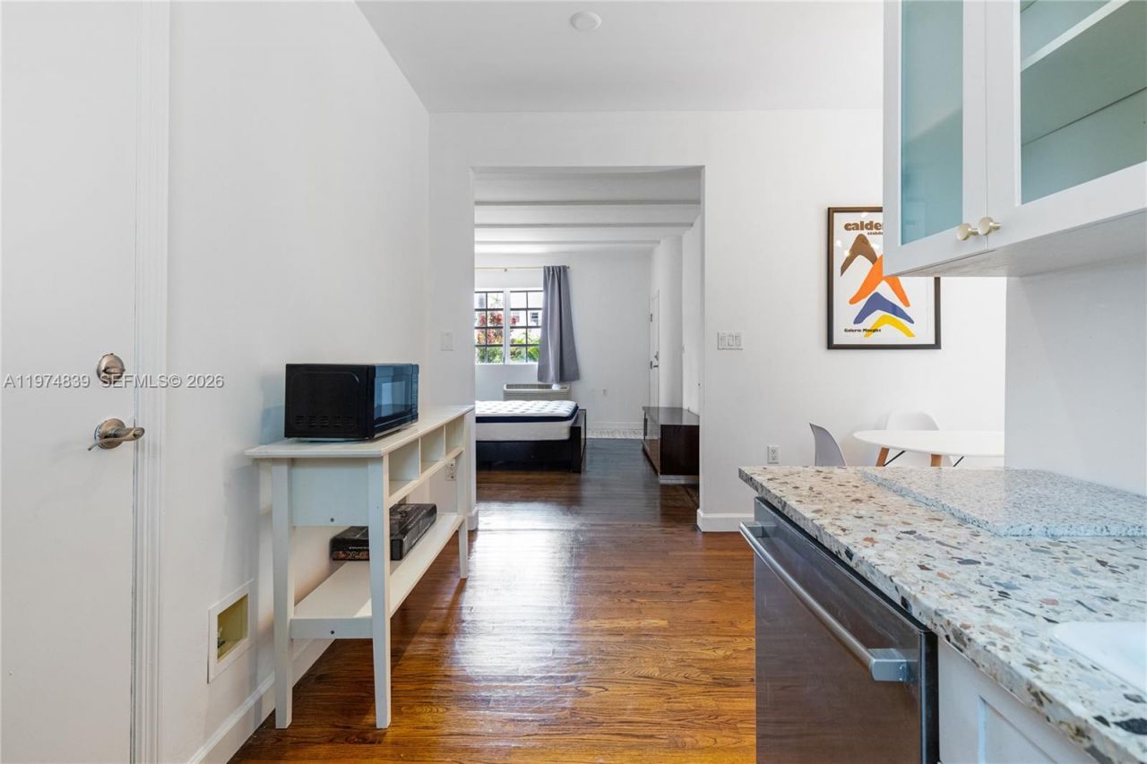 439 15th St , Unit 15, Miami Beach, FL 33139 Photo