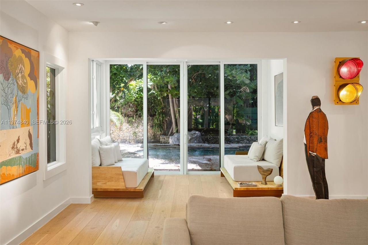 4286 S Douglas Rd , Miami, FL 33133 Photo