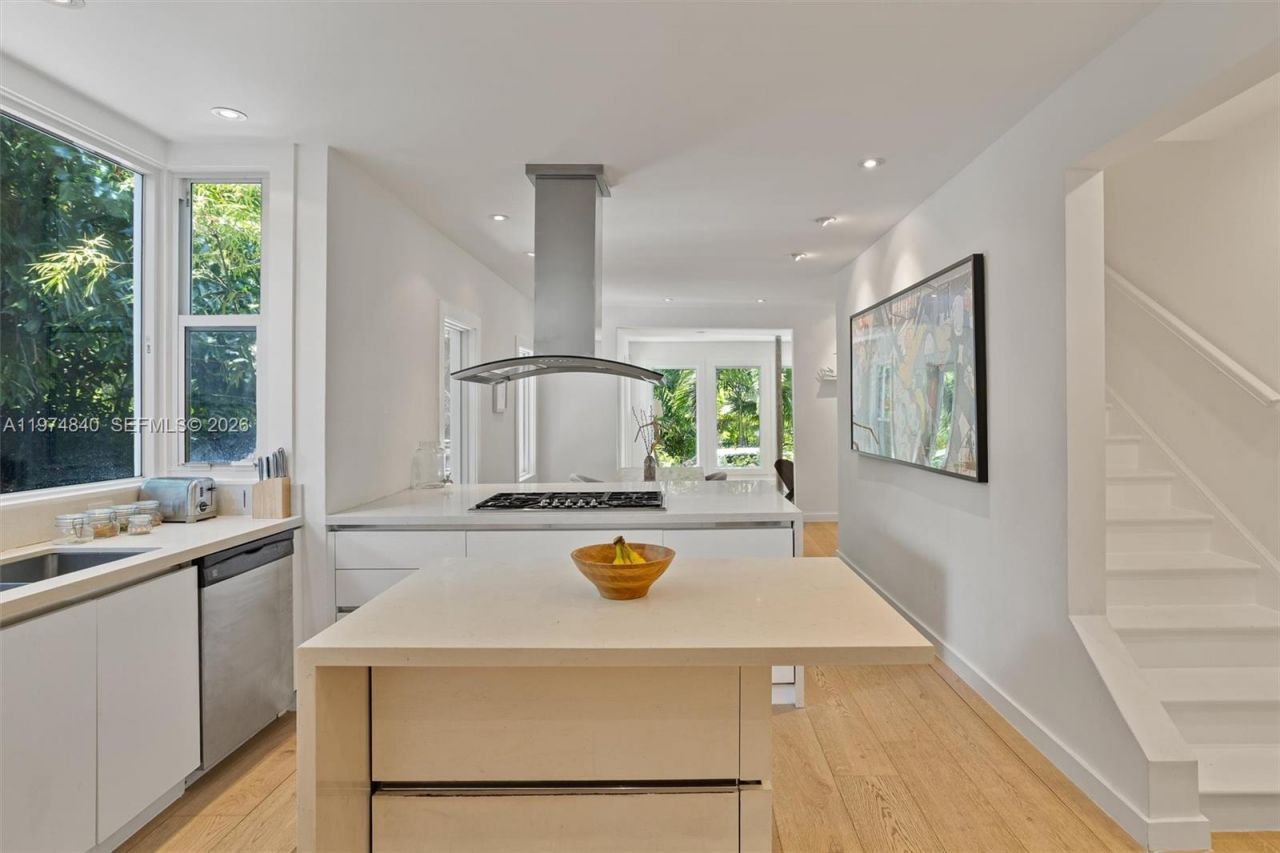 4286 S Douglas Rd , Miami, FL 33133 Photo