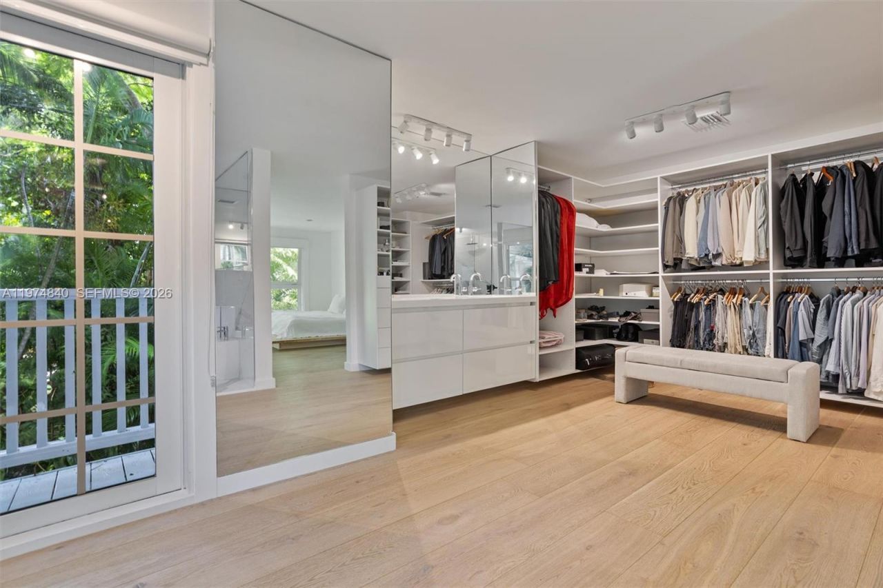 4286 S Douglas Rd , Miami, FL 33133 Photo