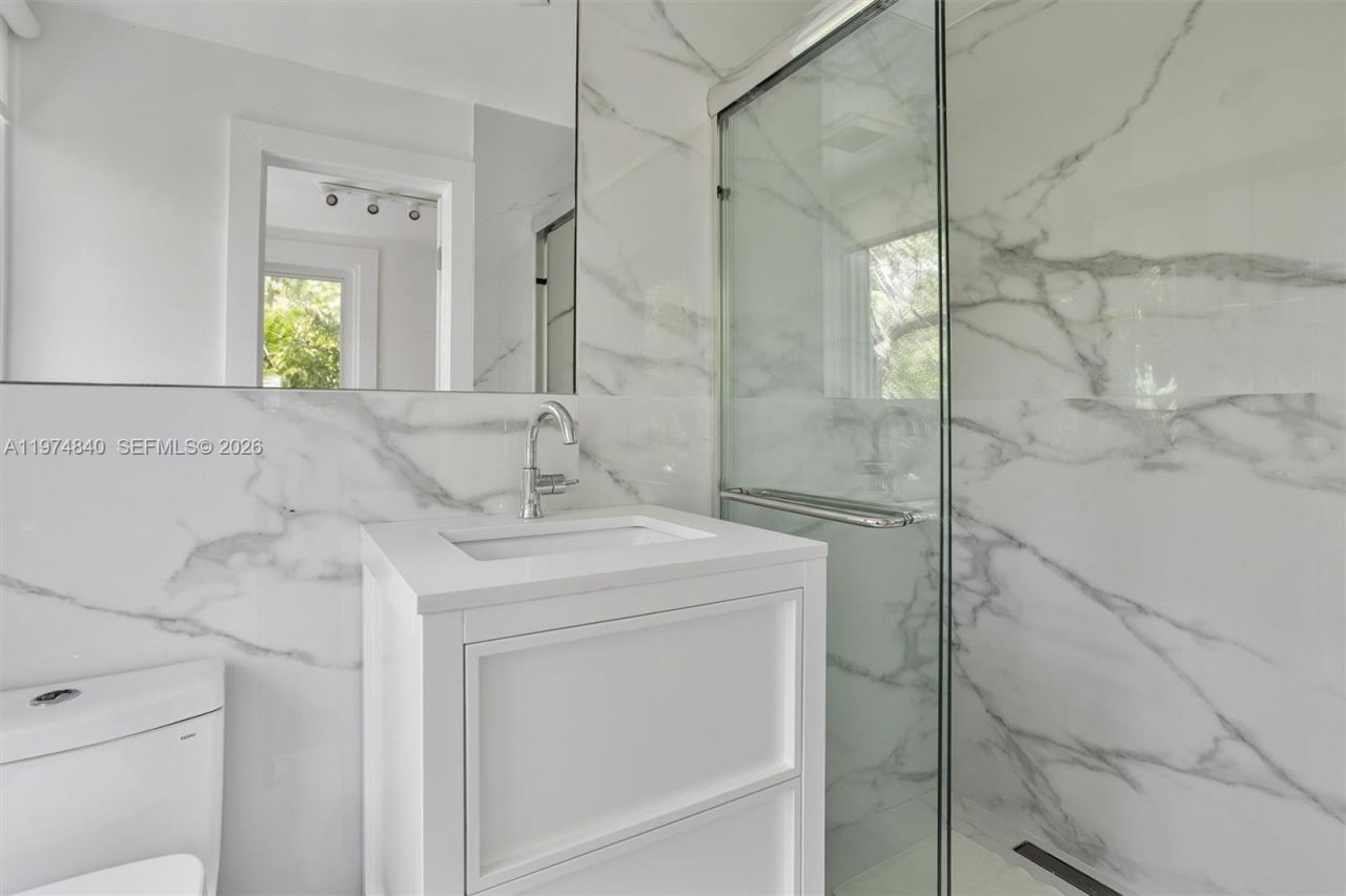 4286 S Douglas Rd , Miami, FL 33133 Photo