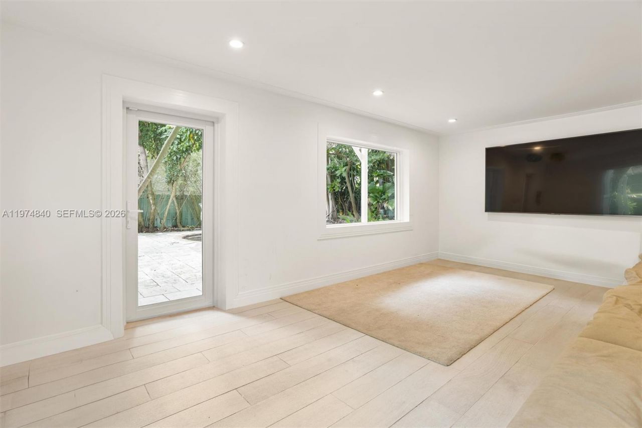 4286 S Douglas Rd , Miami, FL 33133 Photo