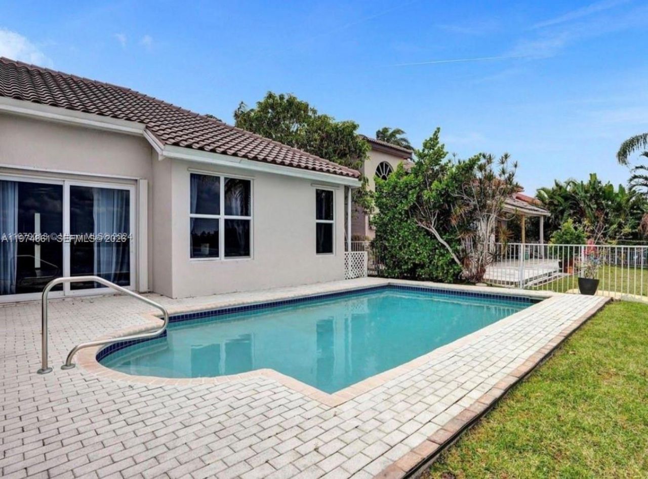 18335 NW 12th St, Pembroke Pines, FL 33029 Photo