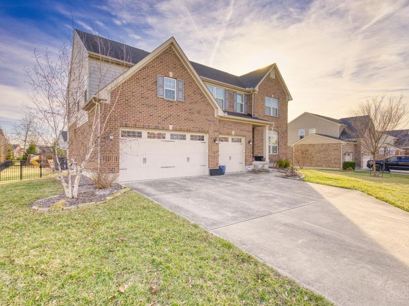 5663 E Senour Drive, West Chester, OH 45069 Photo 3