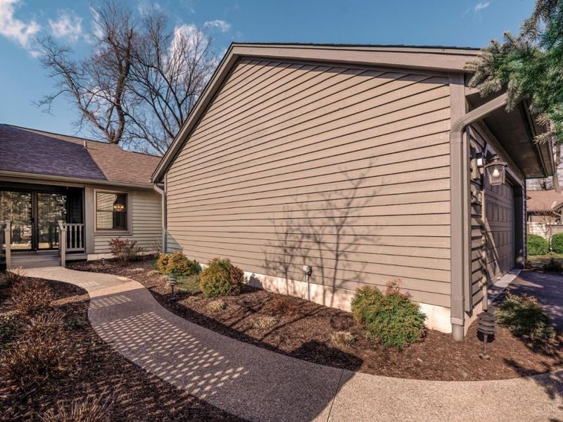 12 Muirfield Lane, Blue Ash, OH 45241 Photo 2