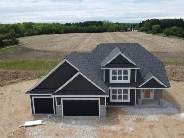 617 Talbots Woods DRIVE, Dousman, WI 53118