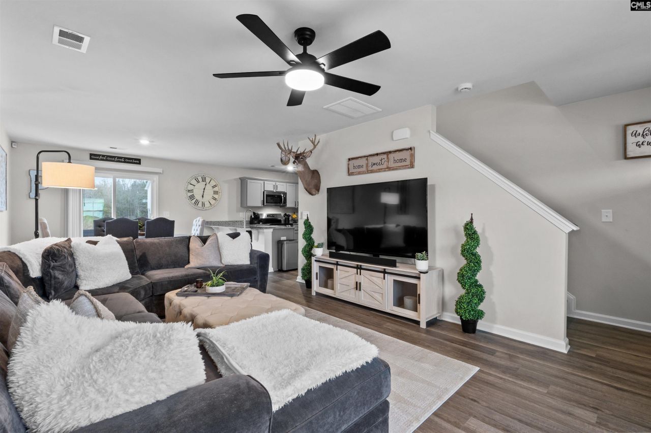 401 Middlebury Lane  Photo 5