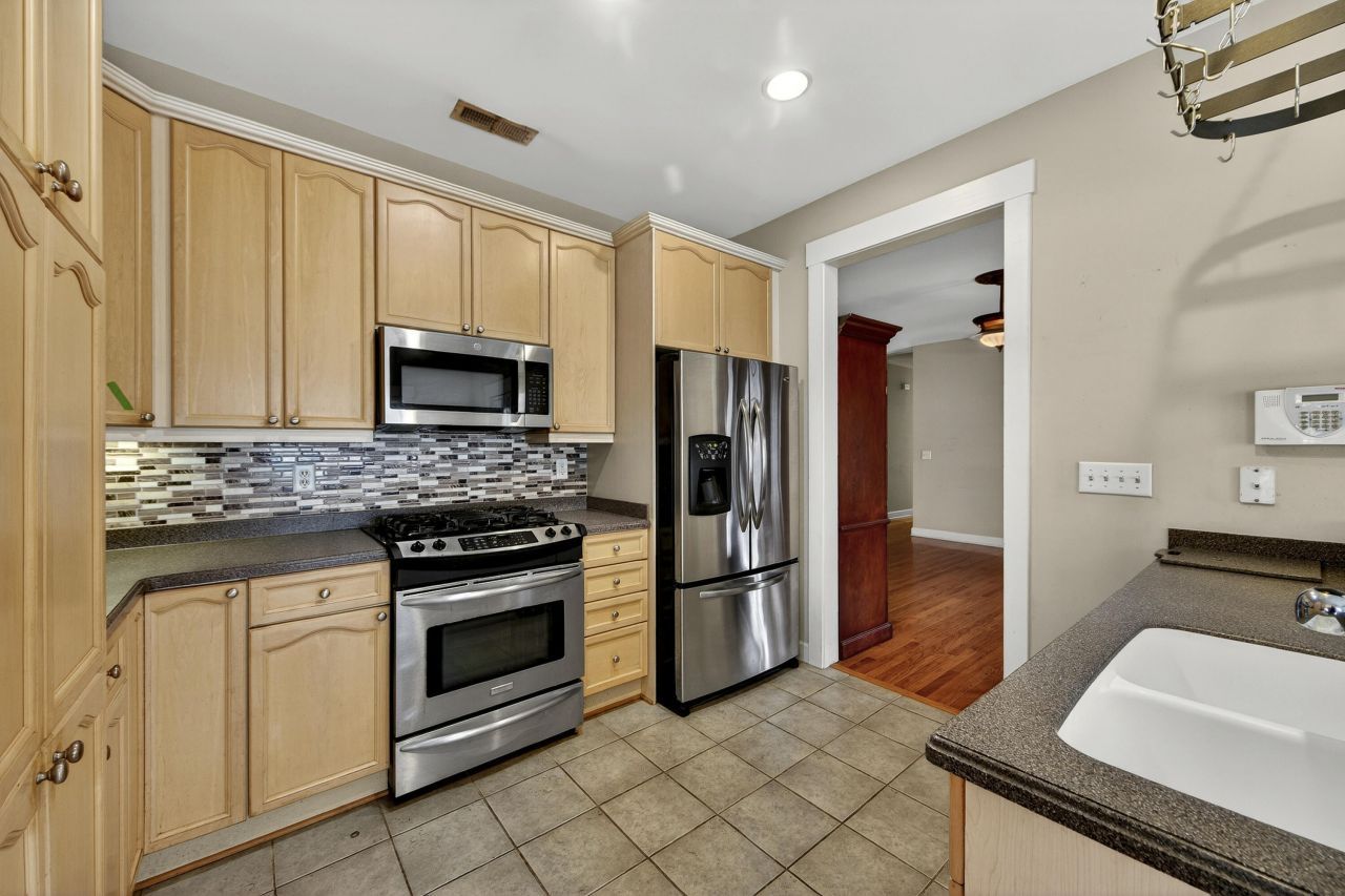 231 N Ainsdale Drive Photo 11