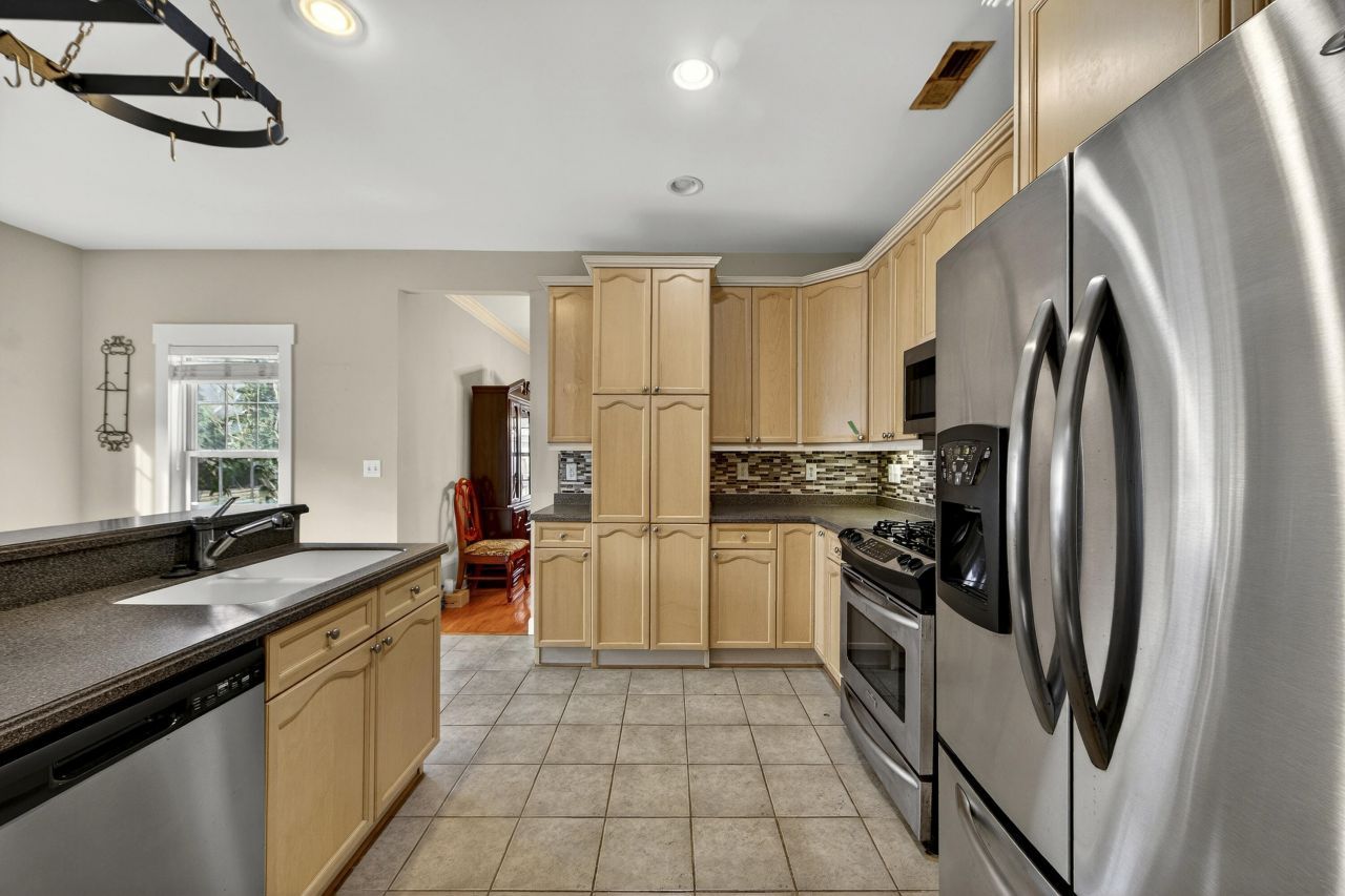 231 N Ainsdale Drive Photo 13