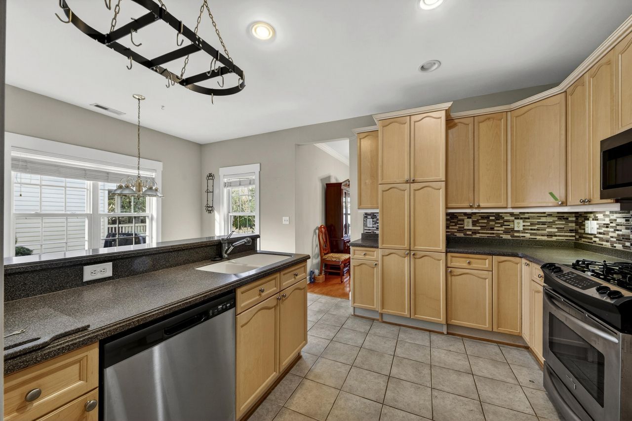 231 N Ainsdale Drive Photo 14