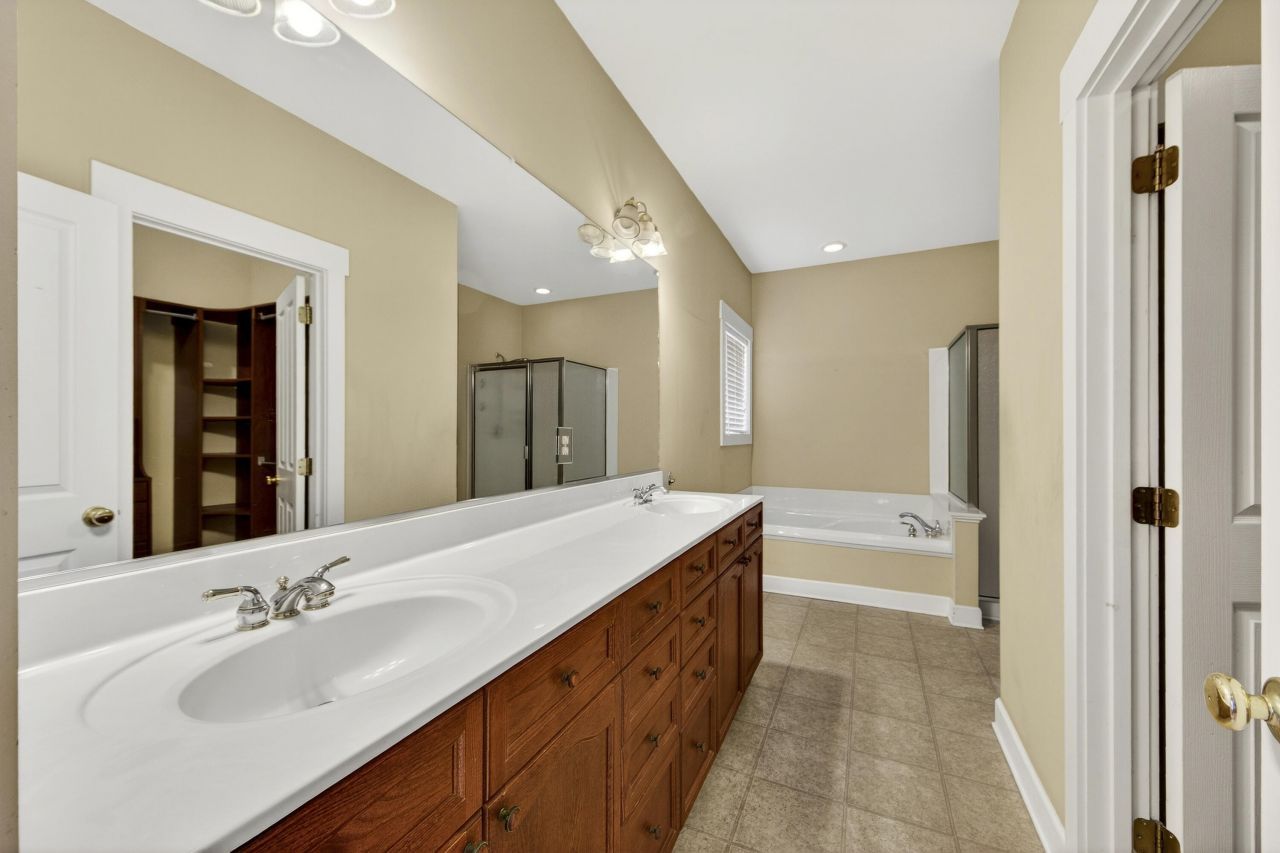 231 N Ainsdale Drive Photo 16