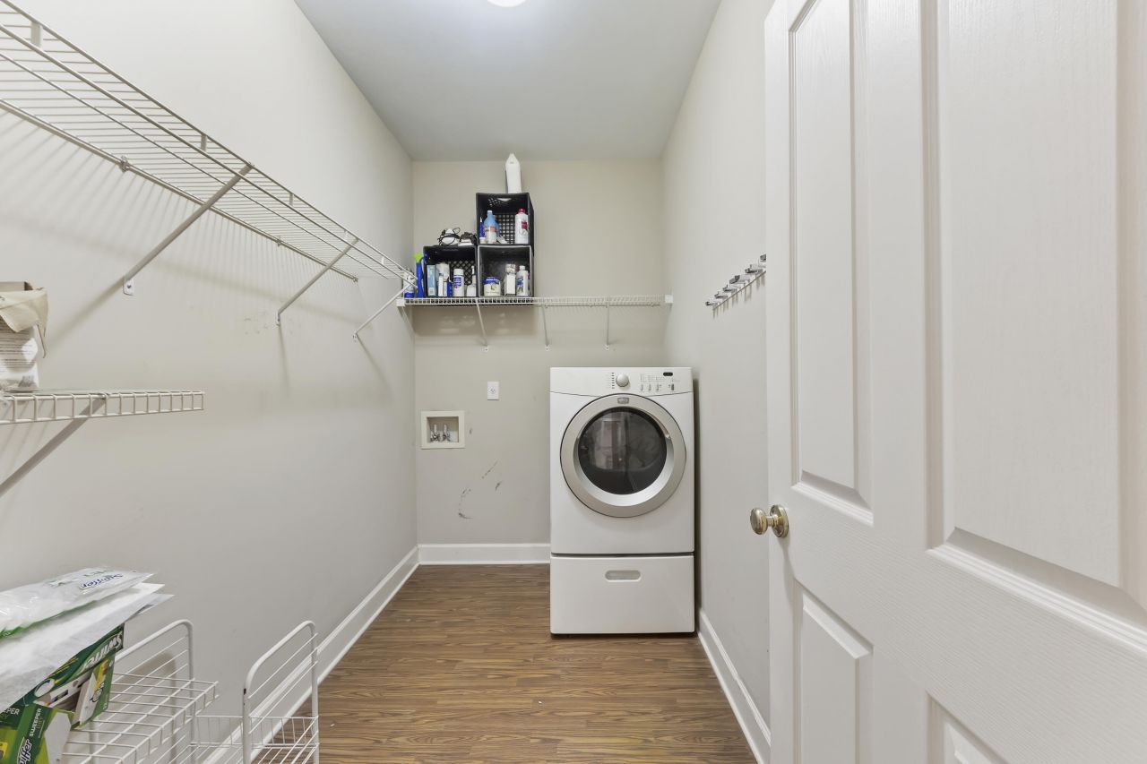 231 N Ainsdale Drive Photo 20