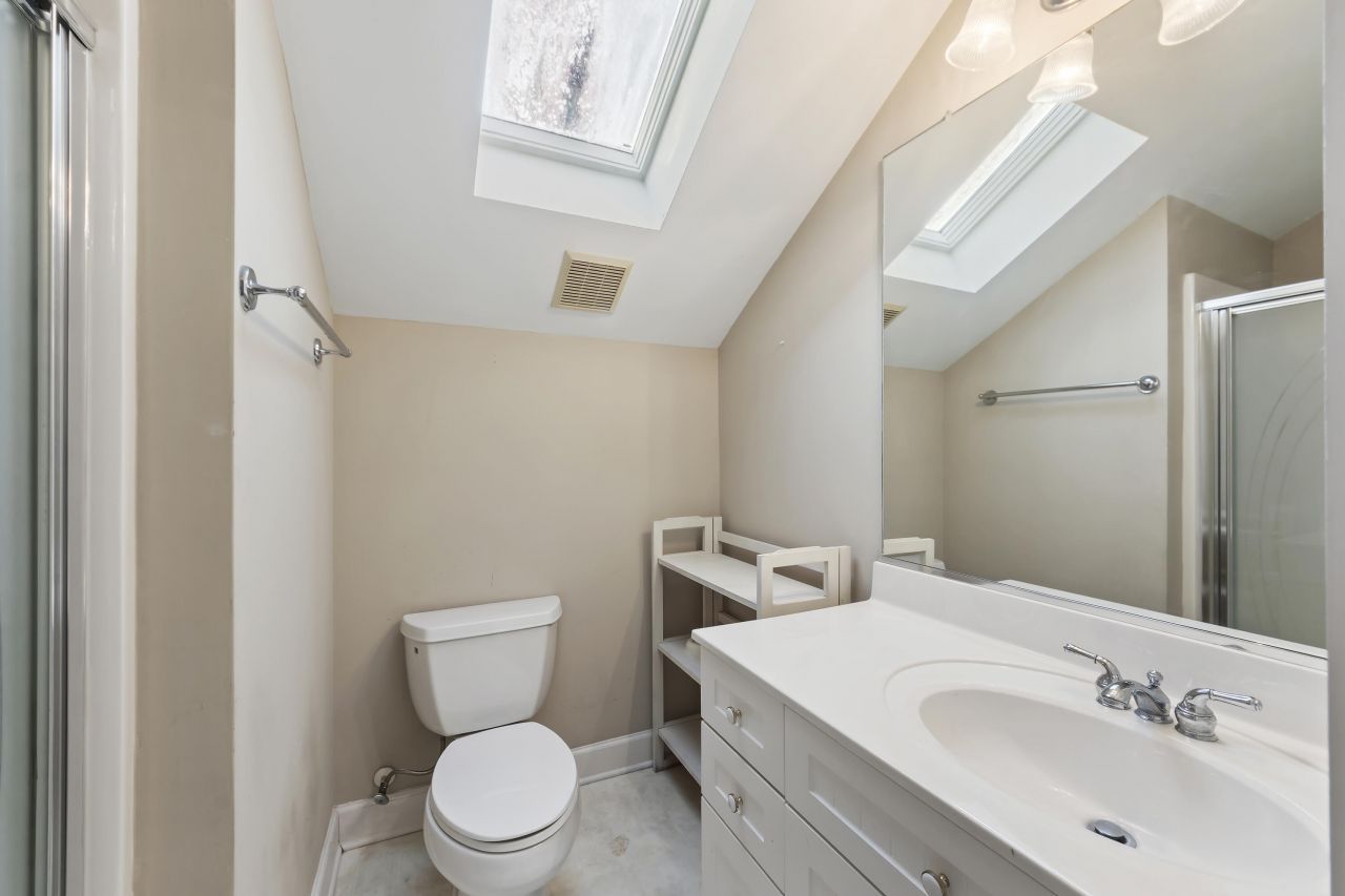 231 N Ainsdale Drive Photo 25