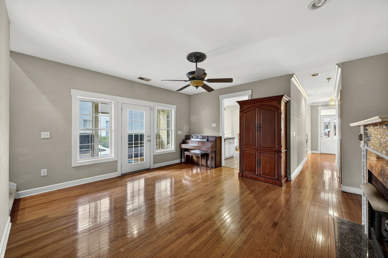 231 N Ainsdale Drive Photo 4