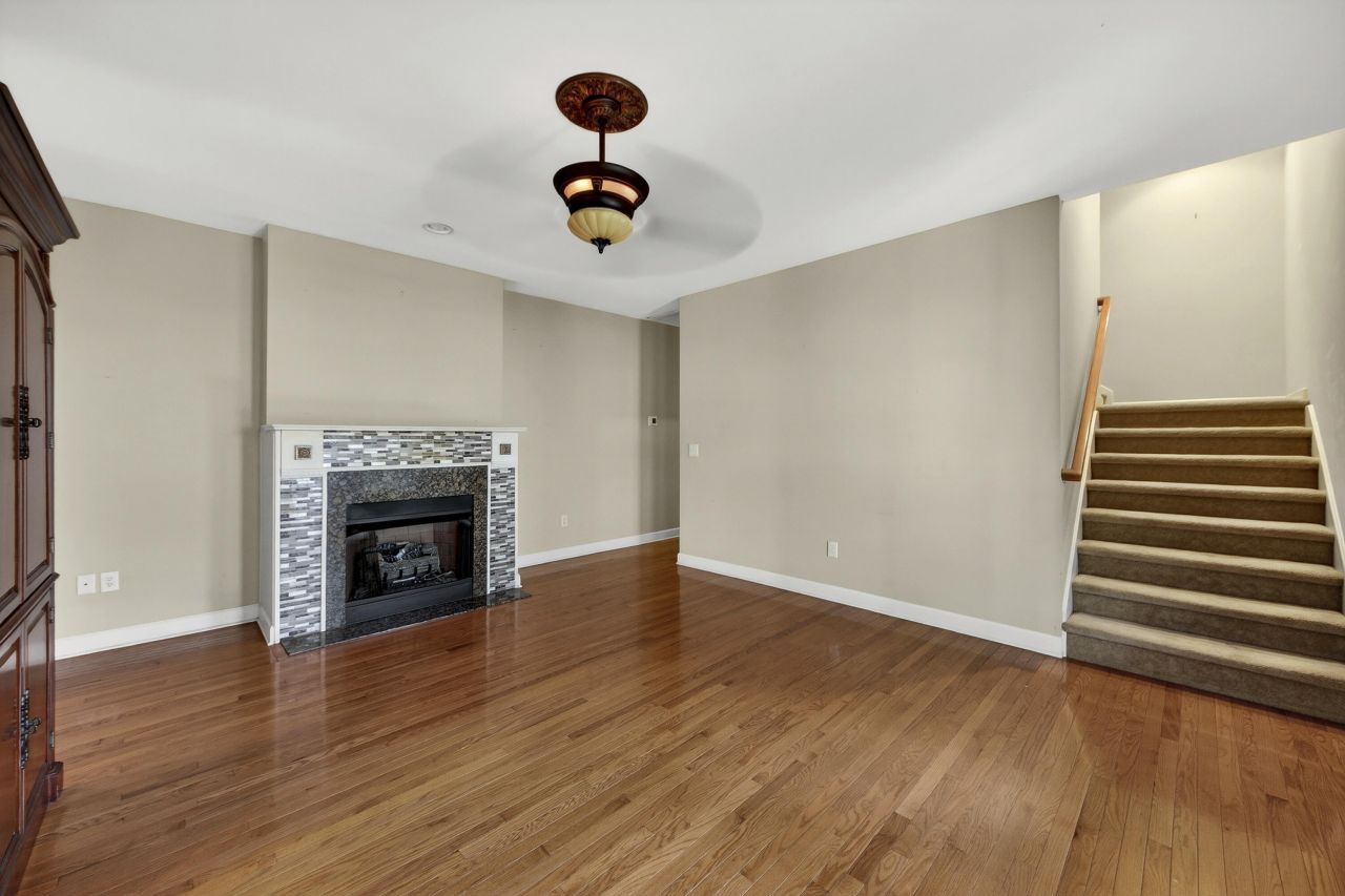 231 N Ainsdale Drive Photo 5