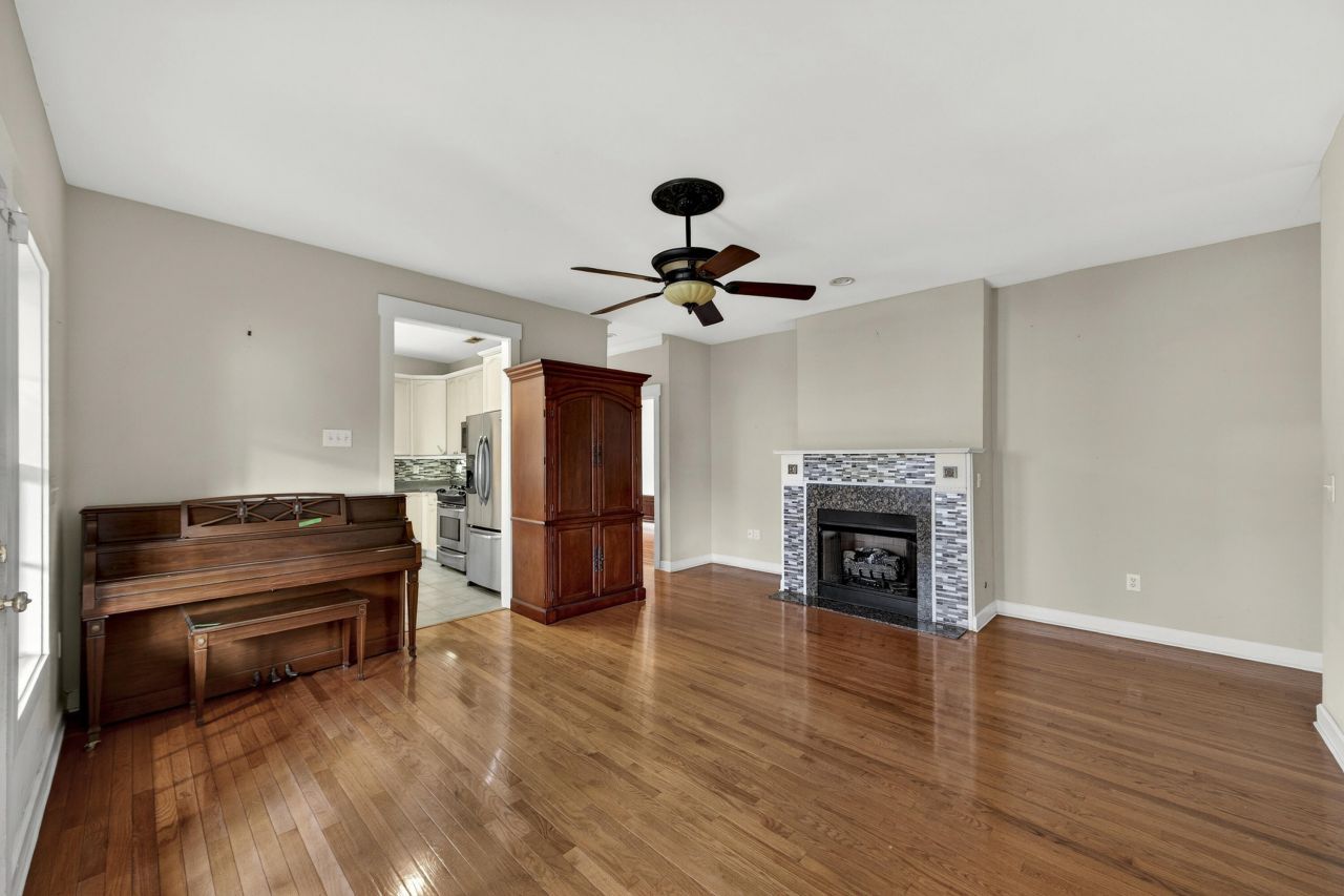 231 N Ainsdale Drive Photo 6