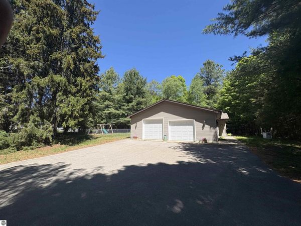 211 7th Street E, Northport, MI 00000