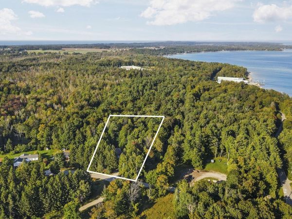 211 7th Street E, Northport, MI 00000