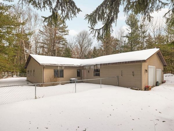 211 7th Street E, Northport, MI 00000