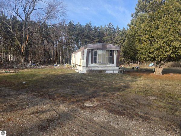 634 14 Mile Road, Remus, MI 49340