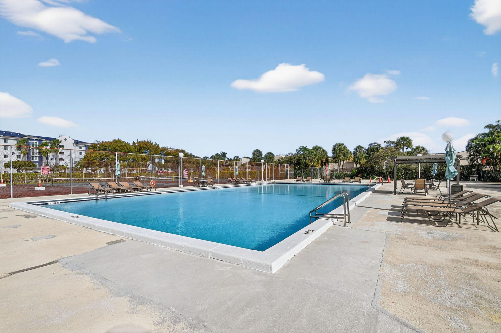 470 Executive Center Drive, Unit 4j, West Palm Beach, FL 33401 Photo