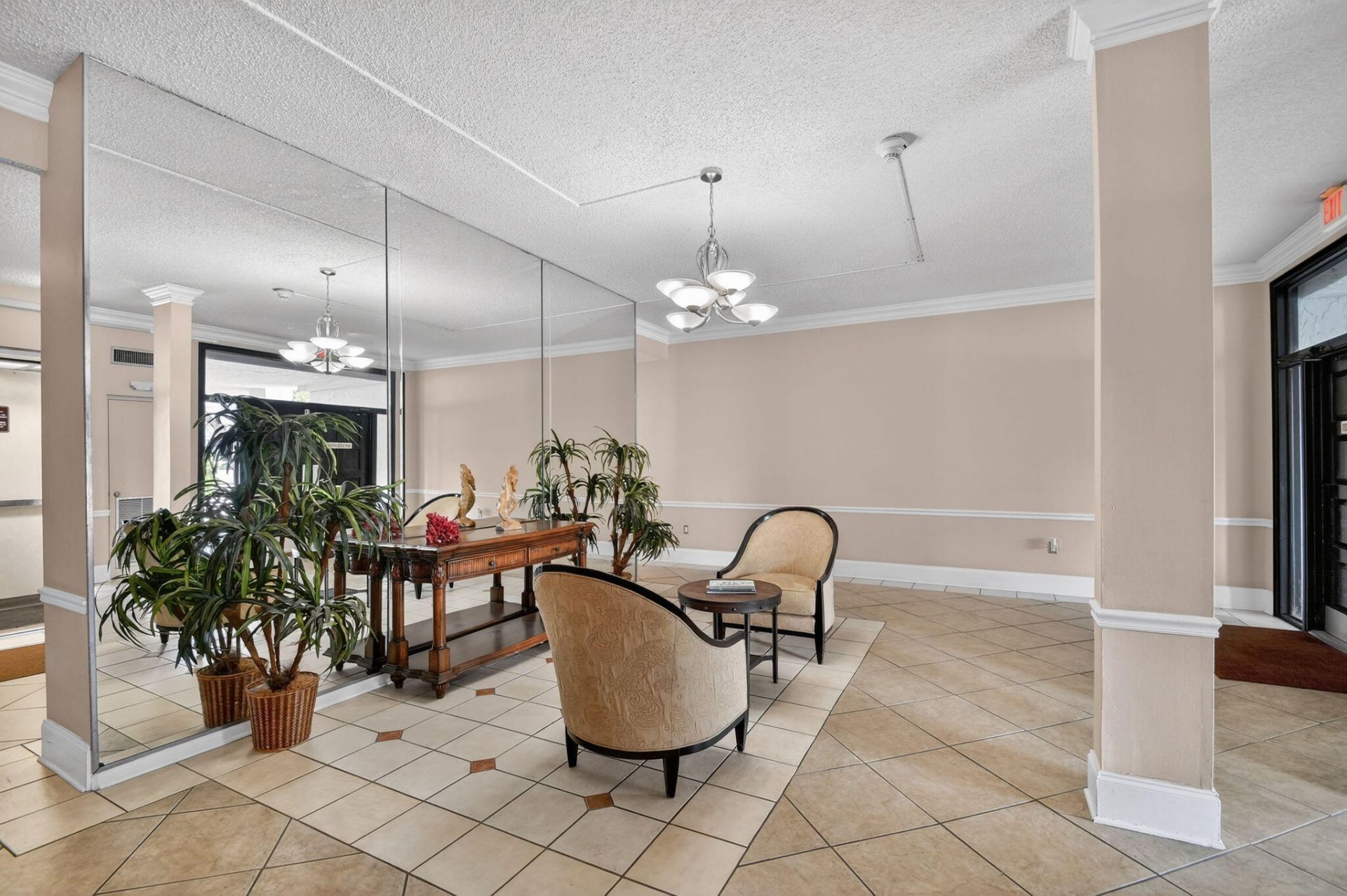 470 Executive Center Drive, Unit 4j, West Palm Beach, FL 33401 Photo