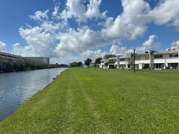 7330 SW 82 ST, Unit B115, Miami, FL 33143