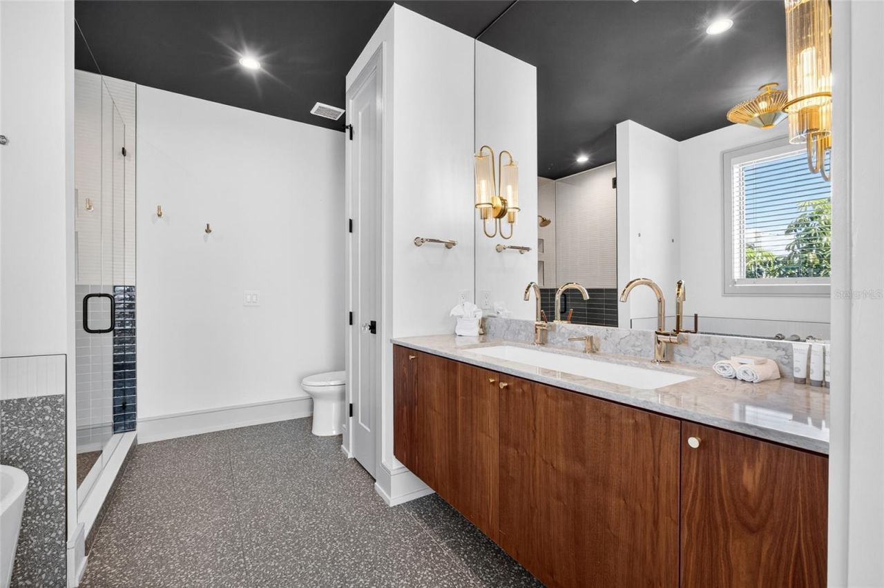 100 12th Street N, Bradenton Beach, FL 34217 Photo