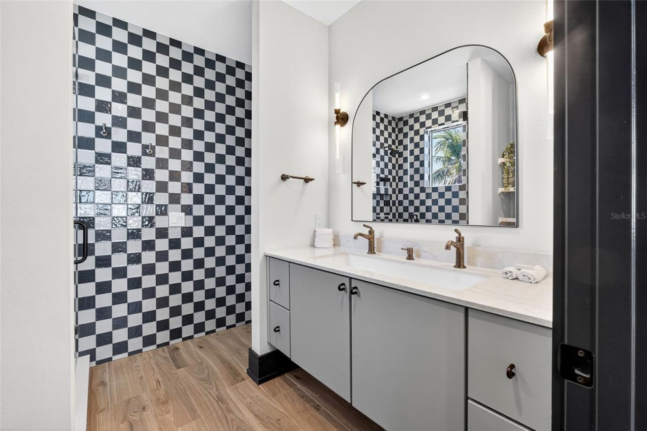 100 12th Street N, Bradenton Beach, FL 34217 Photo