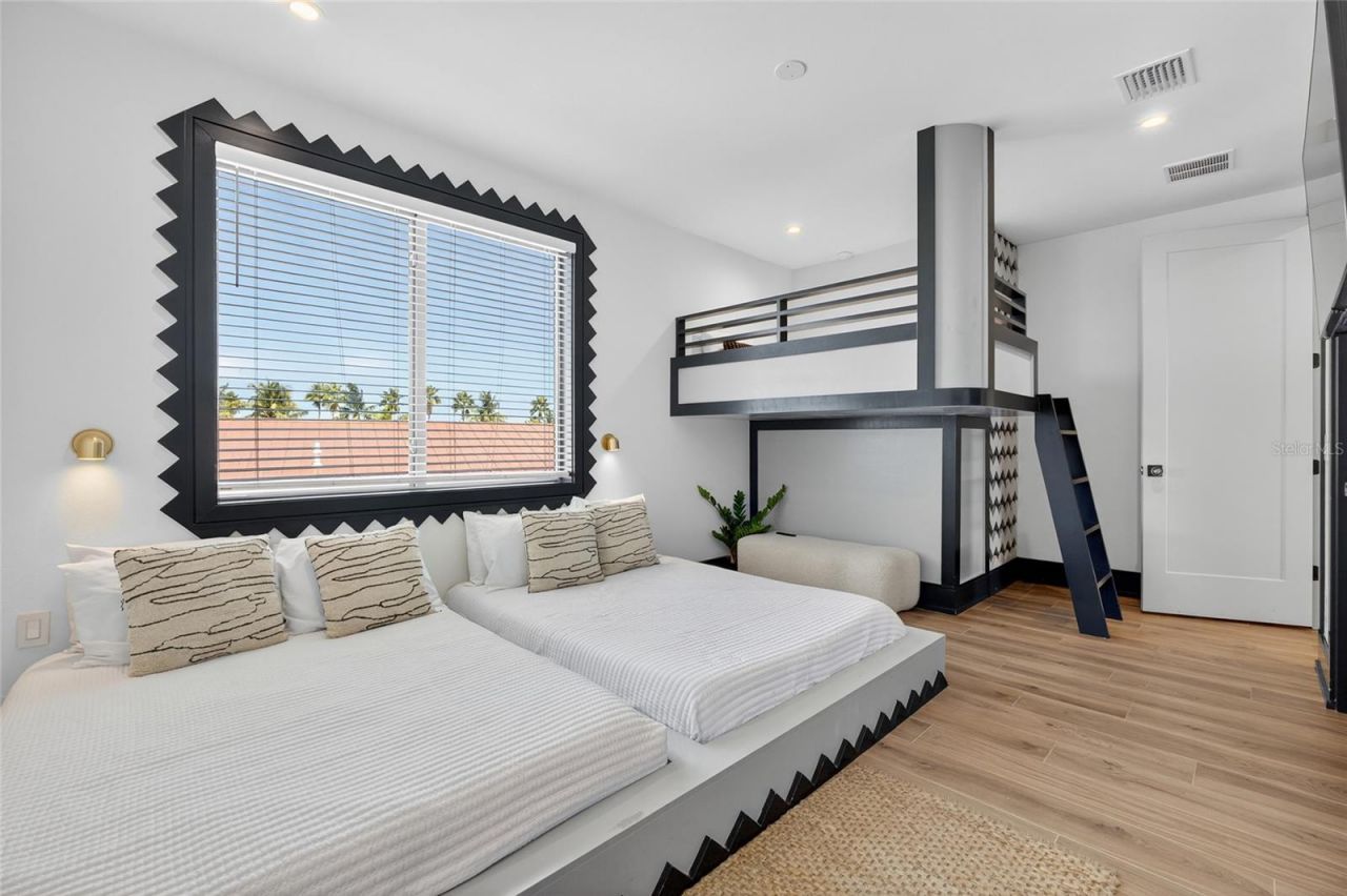 100 12th Street N, Bradenton Beach, FL 34217 Photo