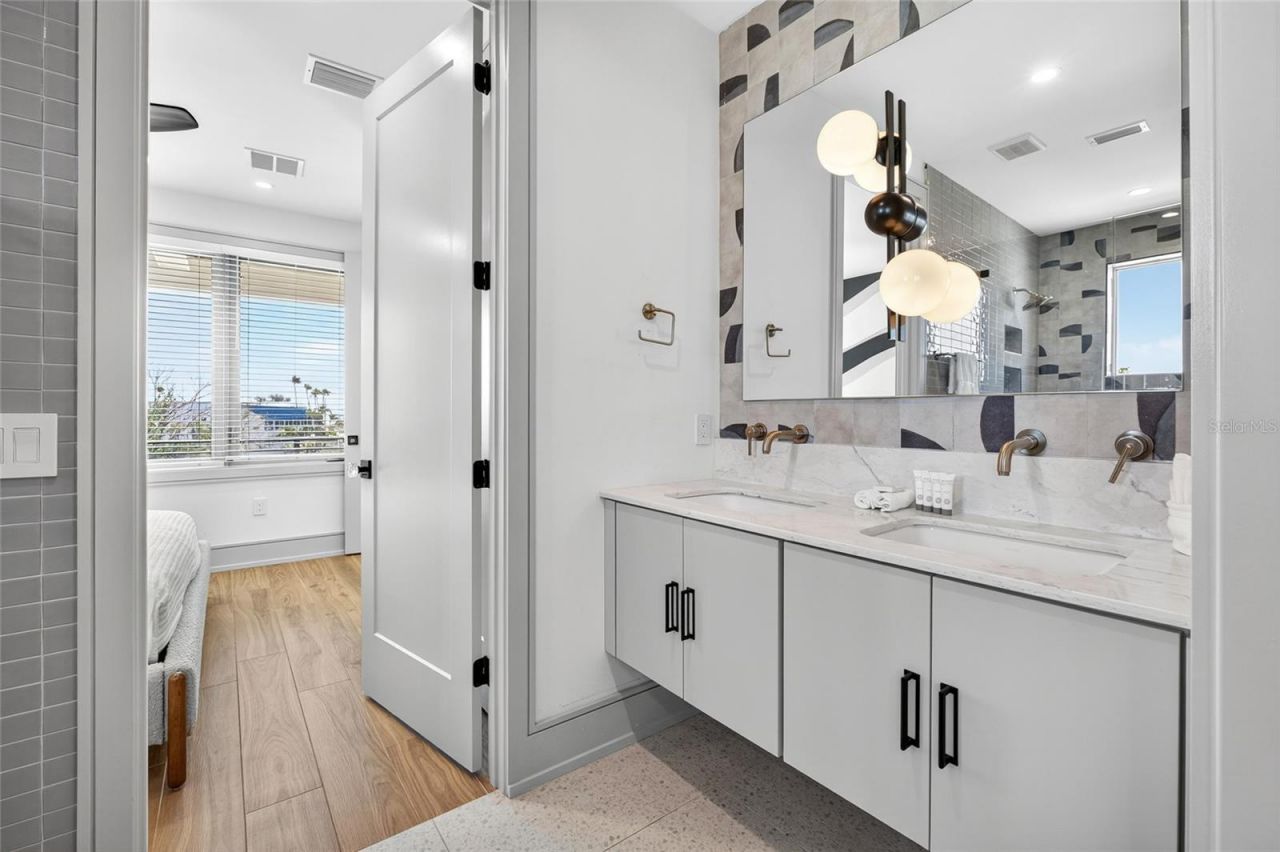 100 12th Street N, Bradenton Beach, FL 34217 Photo