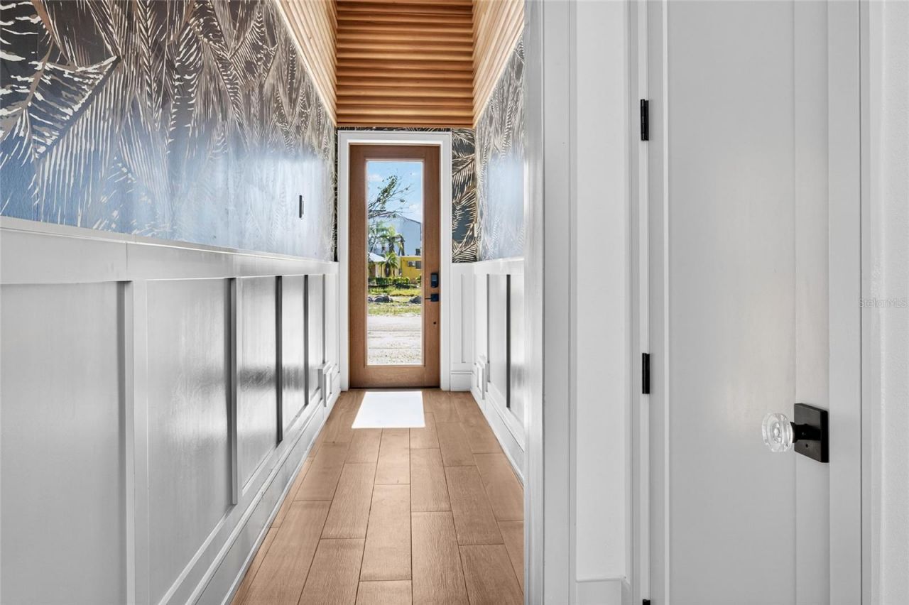 100 12th Street N, Bradenton Beach, FL 34217 Photo