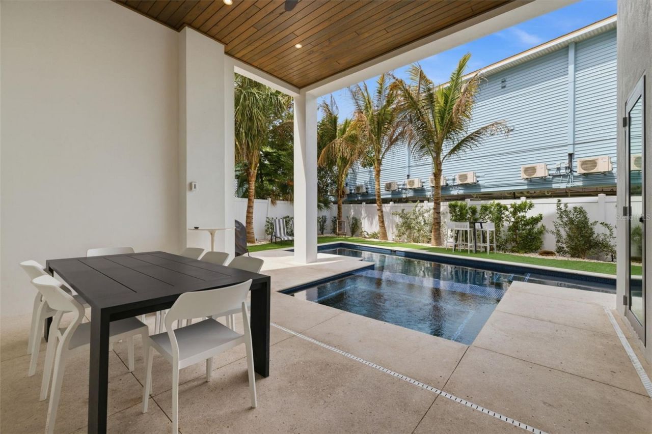 100 12th Street N, Bradenton Beach, FL 34217 Photo