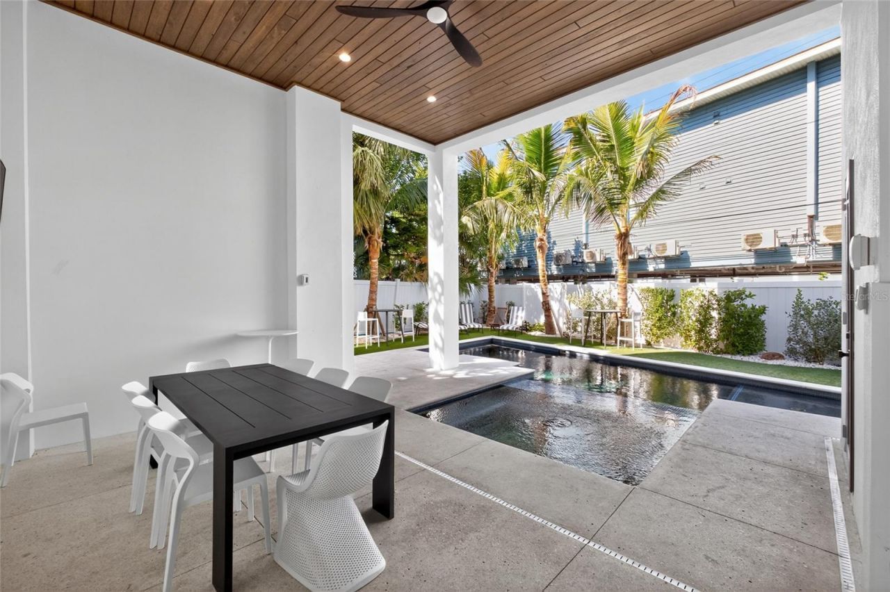 100 12th Street N, Bradenton Beach, FL 34217 Photo