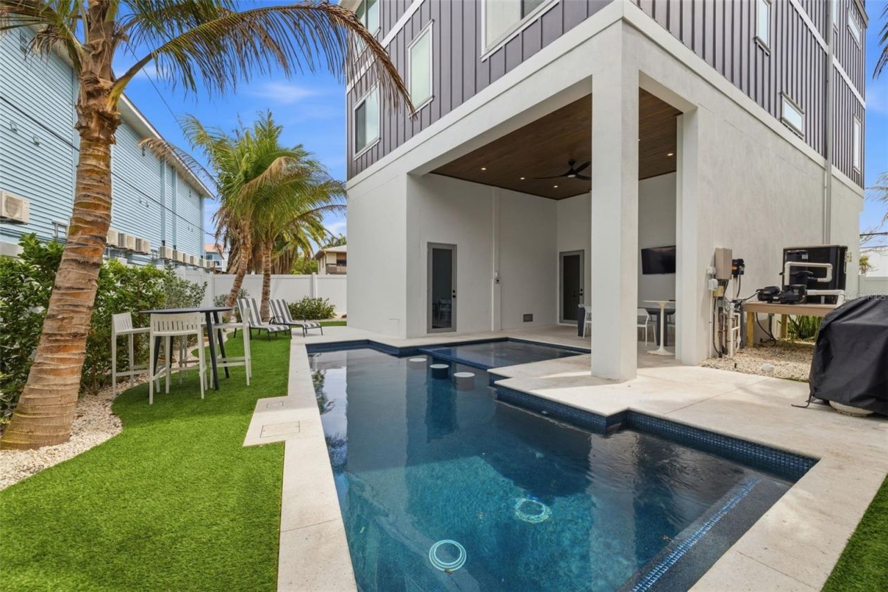 100 12th Street N, Bradenton Beach, FL 34217 Photo