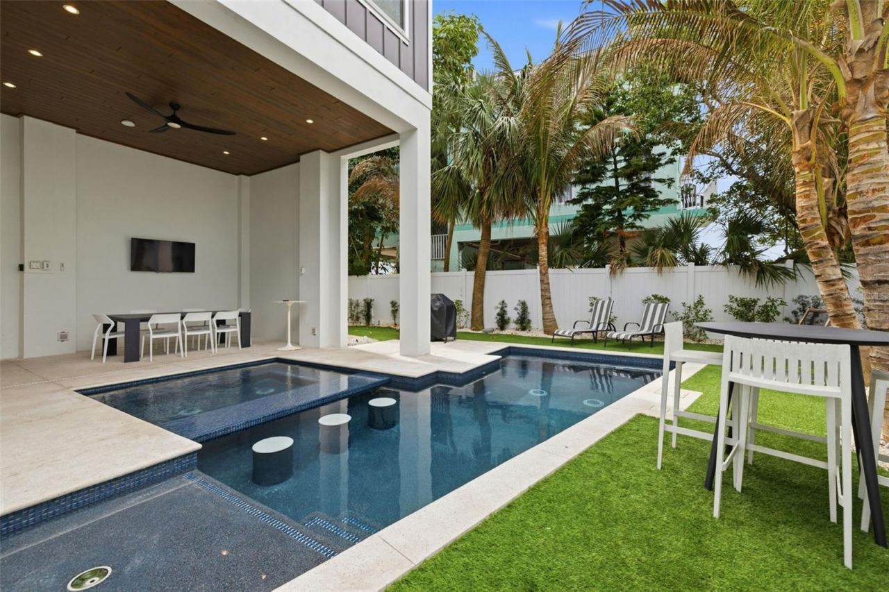 100 12th Street N, Bradenton Beach, FL 34217 Photo