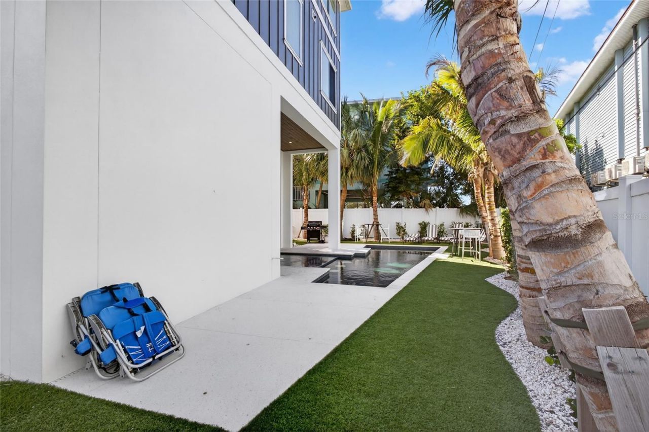 100 12th Street N, Bradenton Beach, FL 34217 Photo