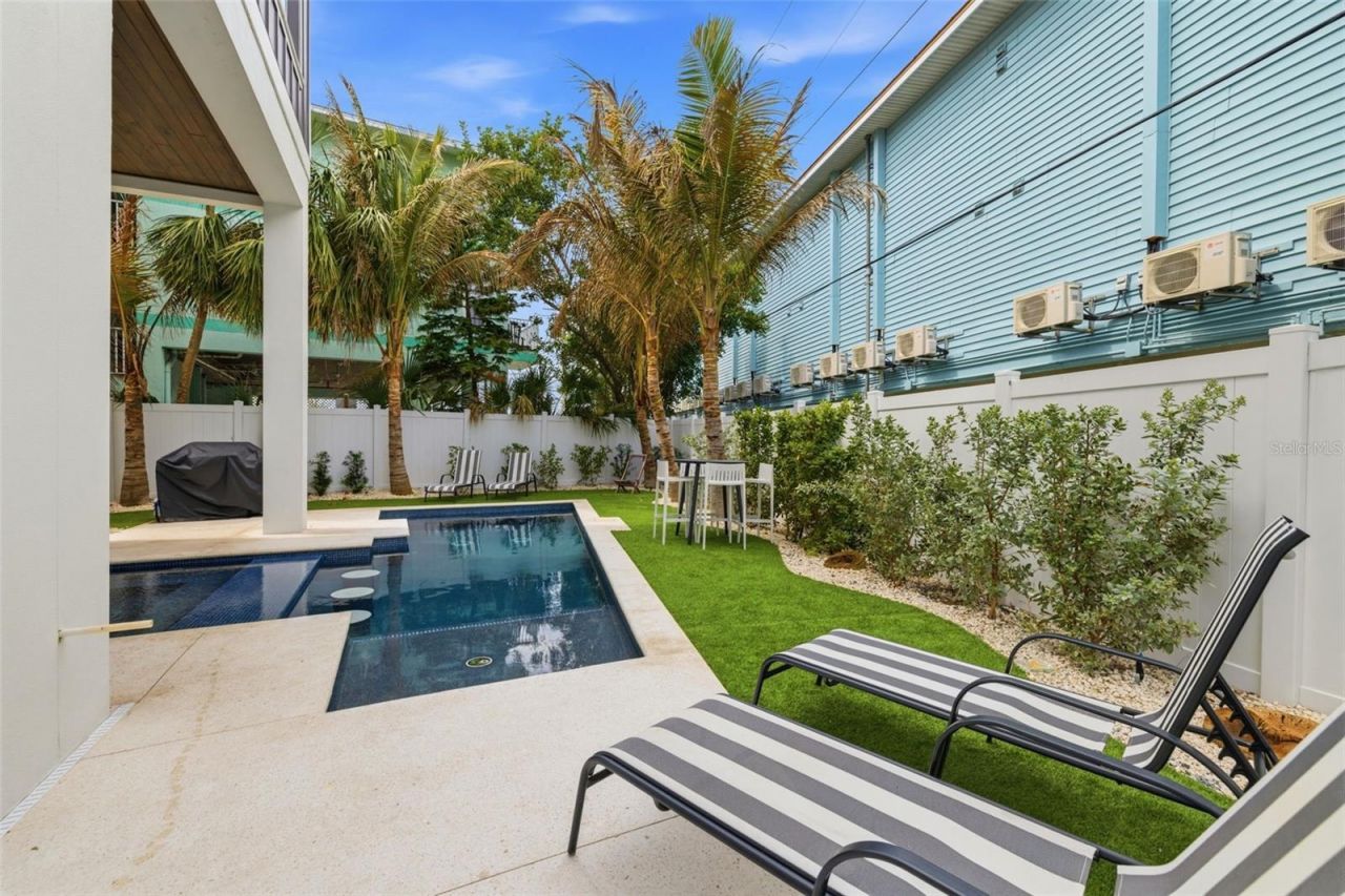 100 12th Street N, Bradenton Beach, FL 34217 Photo