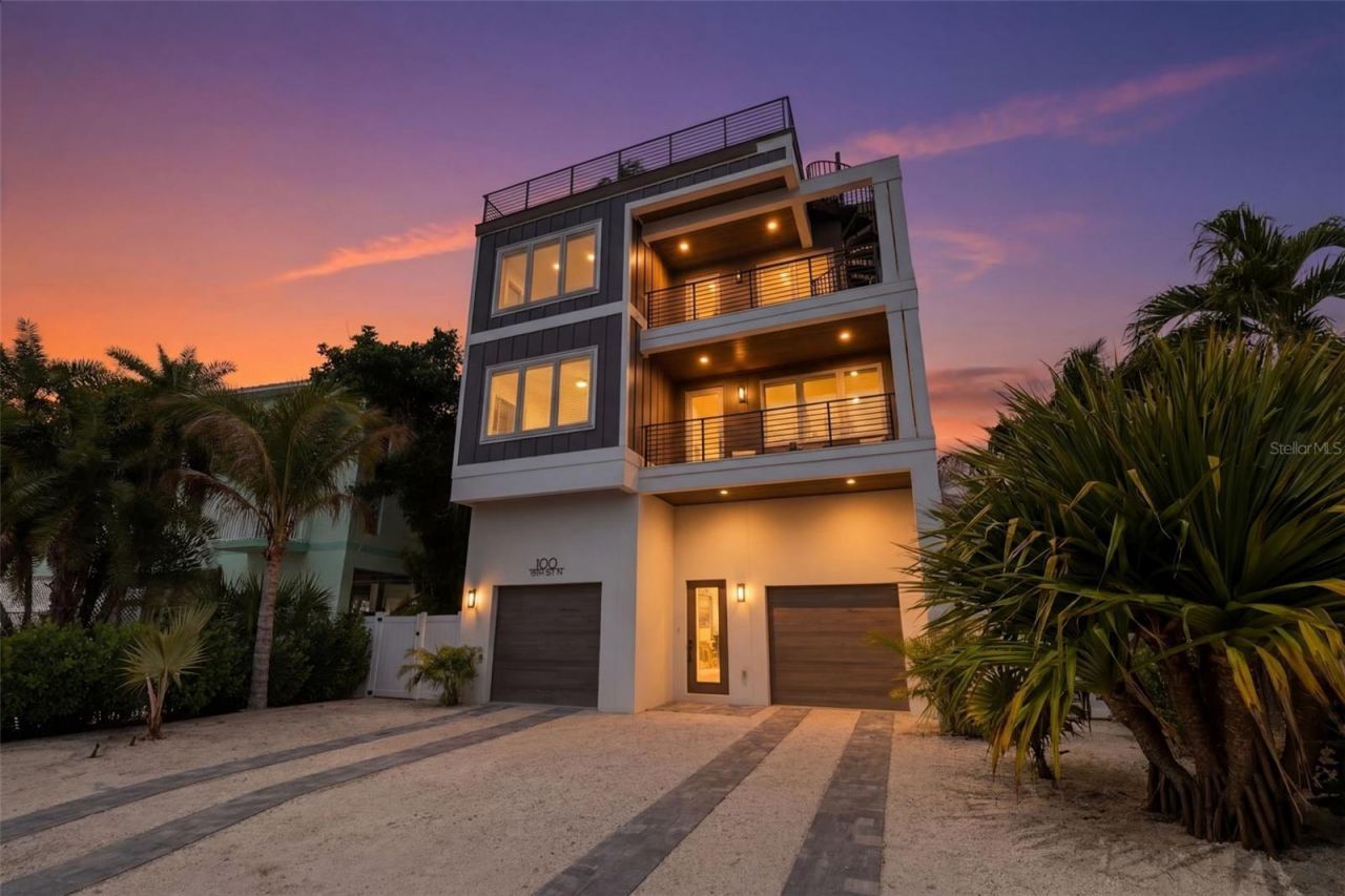 100 12th Street N, Bradenton Beach, FL 34217 Photo