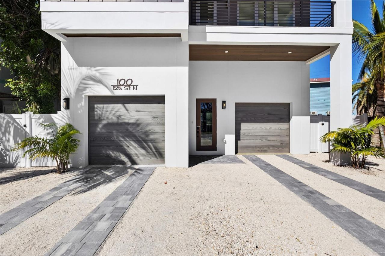 100 12th Street N, Bradenton Beach, FL 34217 Photo