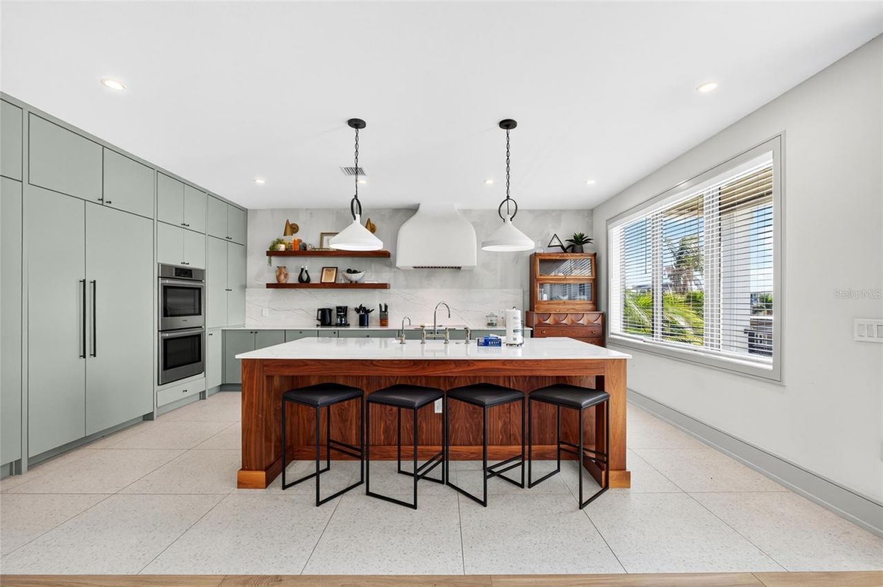 100 12th Street N, Bradenton Beach, FL 34217 Photo