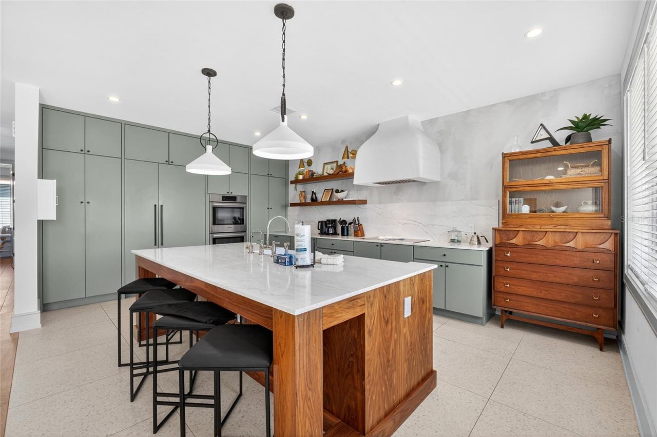 100 12th Street N, Bradenton Beach, FL 34217 Photo