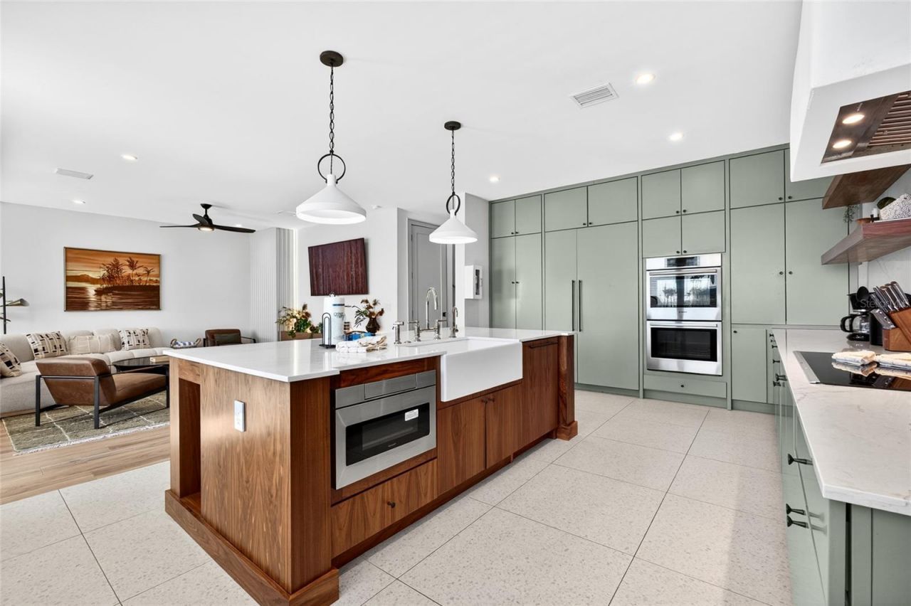 100 12th Street N, Bradenton Beach, FL 34217 Photo