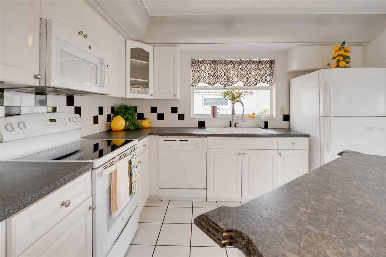 13840 94th Avenue , Seminole, FL 33776 Photo