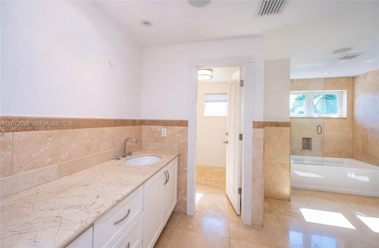 541 S Mashta Dr , Key Biscayne, FL 33149 Photo